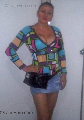Date this tall Colombia girl Claudia from Bucaramanga CO9111