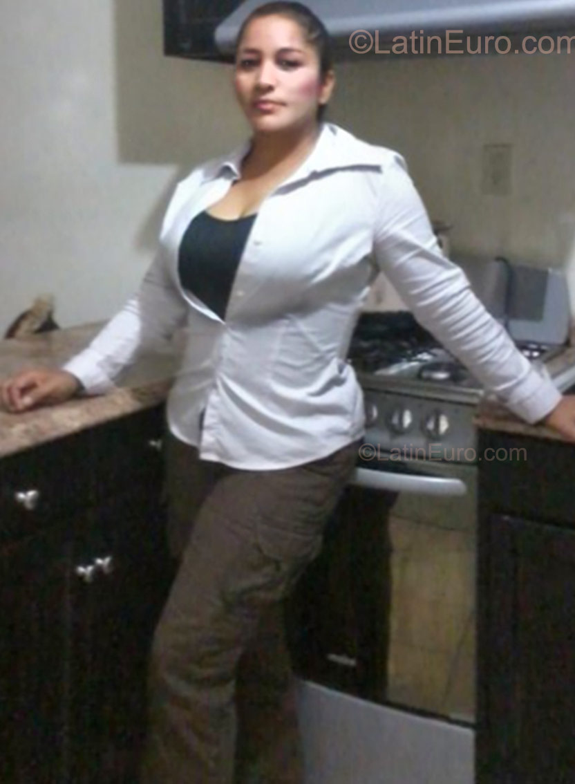 Date this pretty Mexico girl Dina from Mexicali MX583