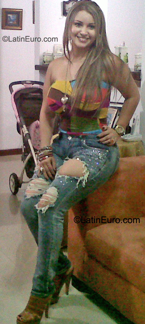 Date this young Colombia girl Paula from Cali CO9196
