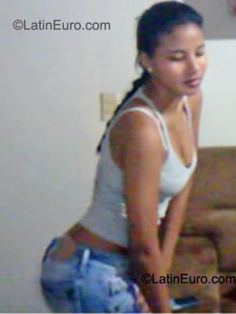 Date this good-looking Colombia girl Yesica from Cali CO9198