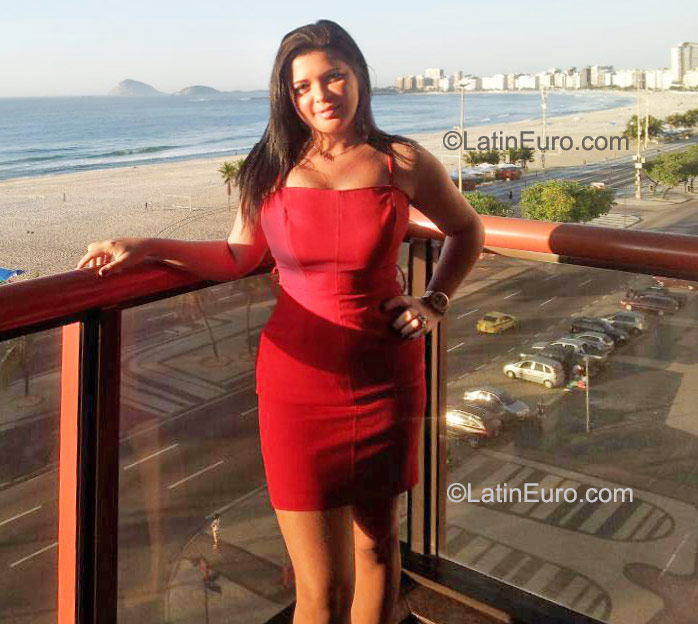 Date this voluptuous Brazil girl Emerian from Rio de Janeiro BR6305
