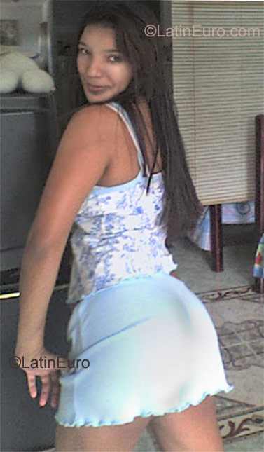 Date this sensual Colombia girl Nini from Cali CO9215