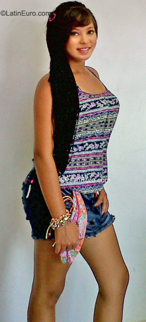 Date this hard body Colombia girl Alexandra from Cali CO9225