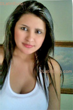 Date this hot Colombia girl Laura from Bucaramanga CO9242