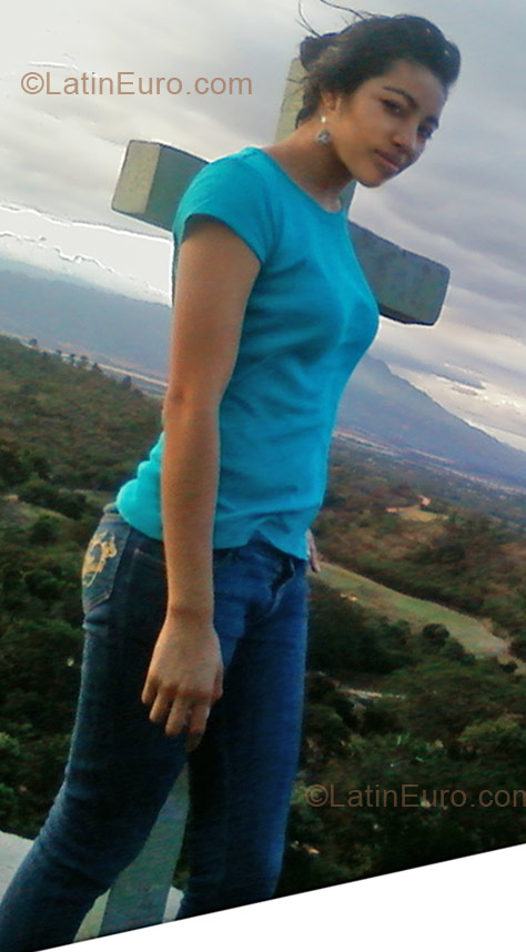 Date this hot Honduras girl Cecia from Tegucigalpa HN570