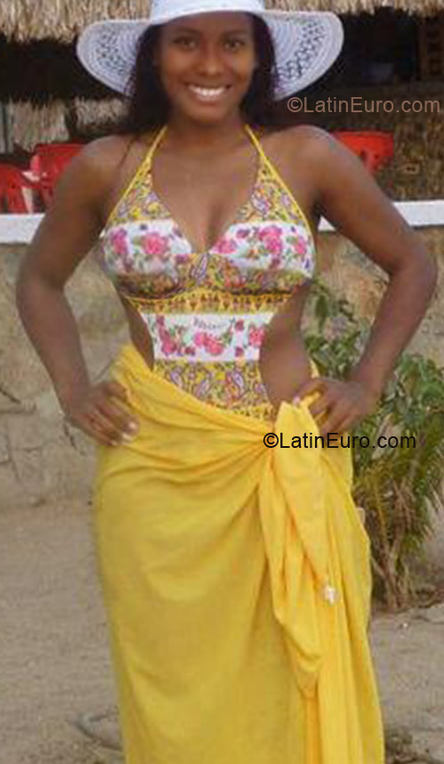 Date this hard body Colombia girl Nicel from Bogota CO9248
