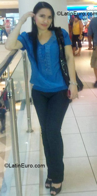 Date this sultry Honduras girl Miriam from San Pedro Sula HN572