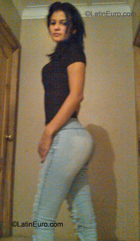 Date this stunning Ecuador girl Hanna77 from Guayaguil EC142