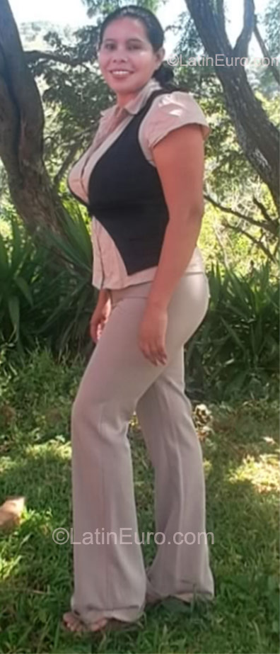 Date this stunning El Salvador girl Sonia from El Salvador SV34