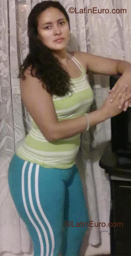 Date this exotic Colombia girl Zayda from Cali CO9320