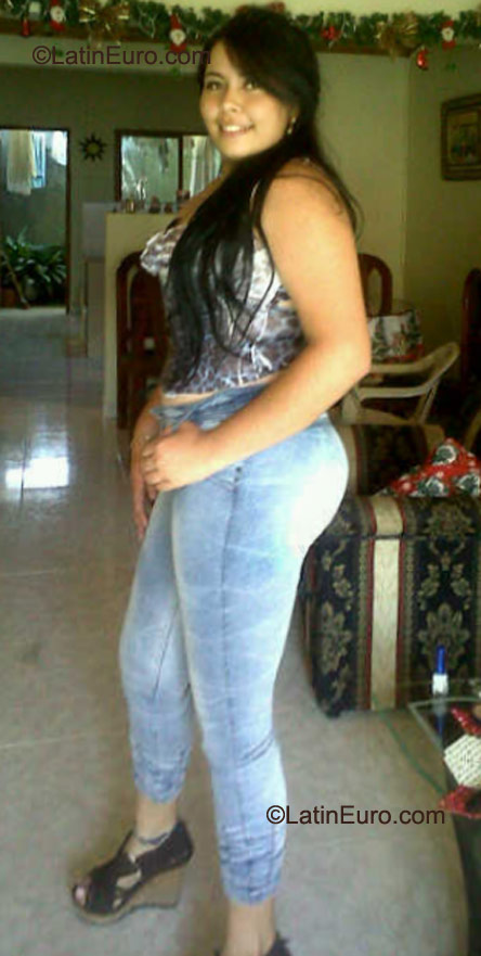 Date this delightful Colombia girl Yohanita92 from Medellin CO9349