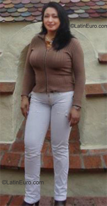 Date this charming Colombia girl Maria unicer from Bogota CO9357