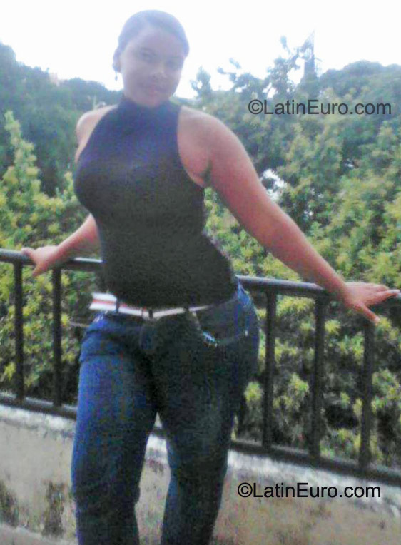 Date this cute Dominican Republic girl Heny from Santo Domingo DO10385