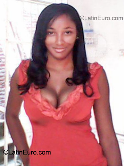 Date this lovely Colombia girl Leidi from Cali CO9369