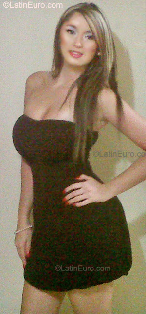 Date this lovely Colombia girl Andrea from Medellin CO9395