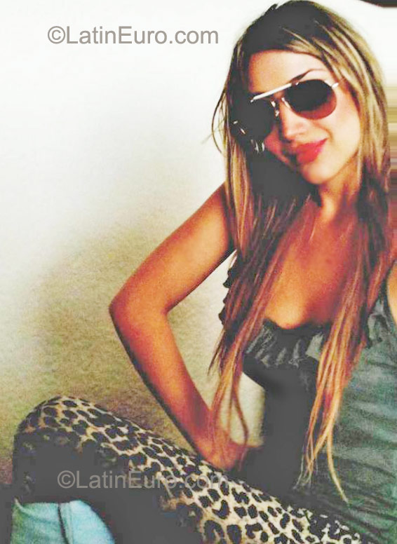 Date this funny Colombia girl Lninomor1996 from Bogota CO9410