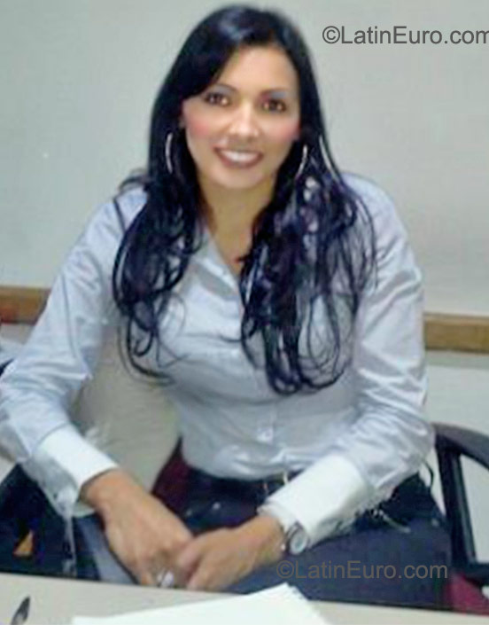 Date this stunning Colombia girl Luz Miryam from Bogota CO9416