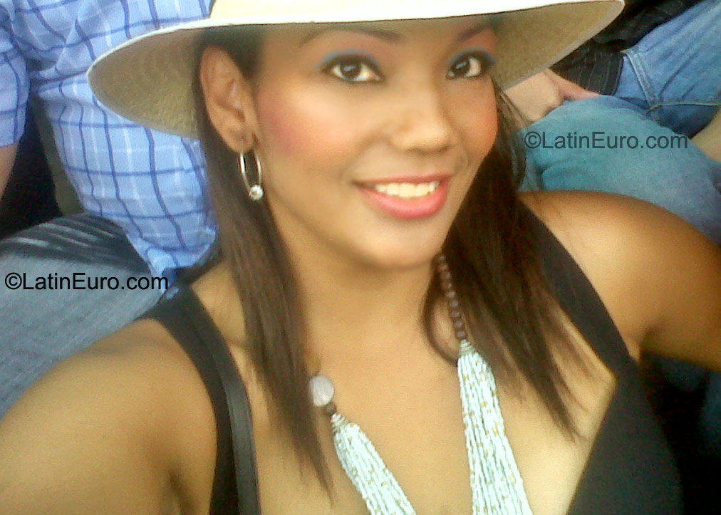 Date this young Colombia girl Maria Claudia from Barranquilla CO10858
