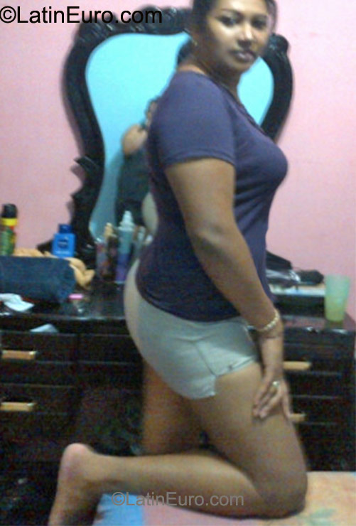 Date this foxy Honduras girl Lesbia from Tocoa HN593
