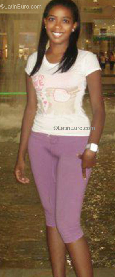 Date this young Colombia girl Susana from Cali CO9465