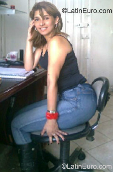 Date this charming Colombia girl Luna from Medellin CO9494