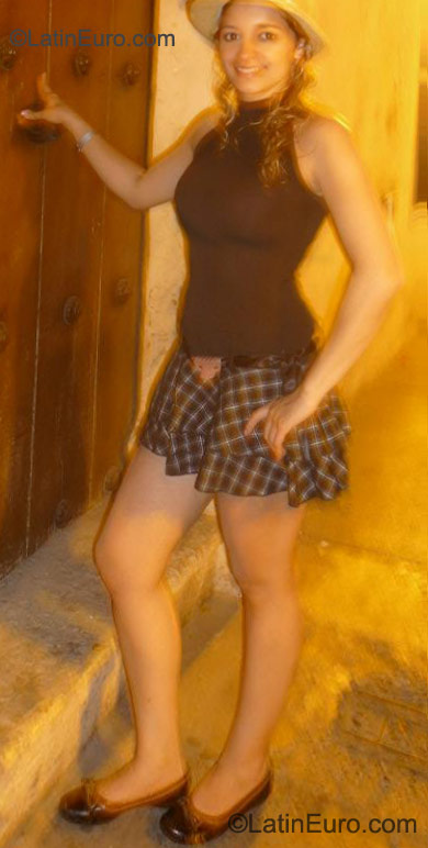 Date this young Colombia girl Angie from Bogota CO9502