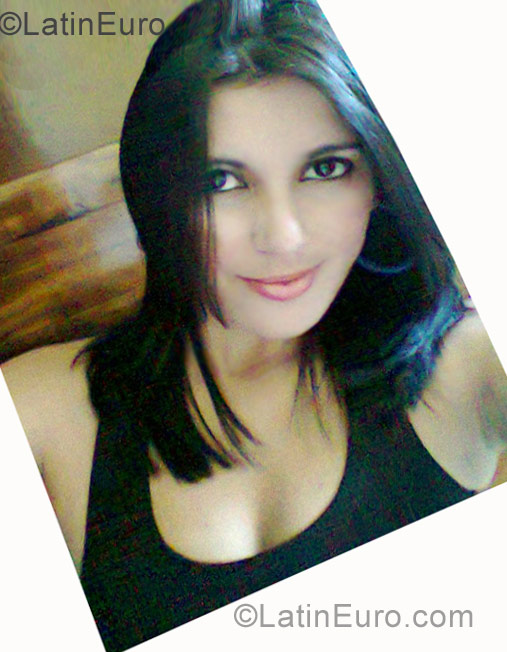 Date this lovely Brazil girl Aline Roberta from Manaus BR6379
