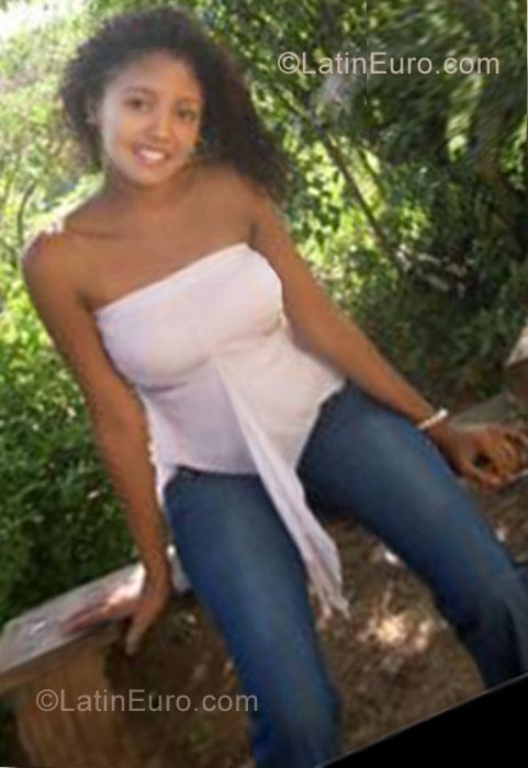 Date this delightful Dominican Republic girl Wendolyn from Mao DO10523