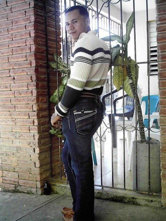 Date this passionate Dominican Republic man Elpequenogigant from Santiago, Rep. Dom. DO10572