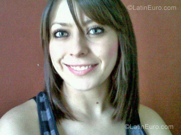 Date this nice looking Colombia girl Vivian901 from Bogota CO9588