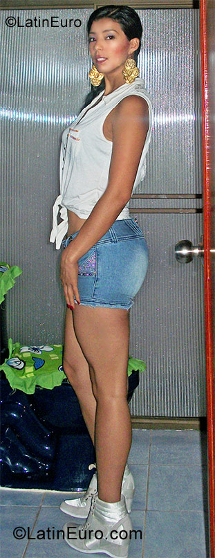 Date this georgeous Colombia girl Lina Maria from Medellin CO9590