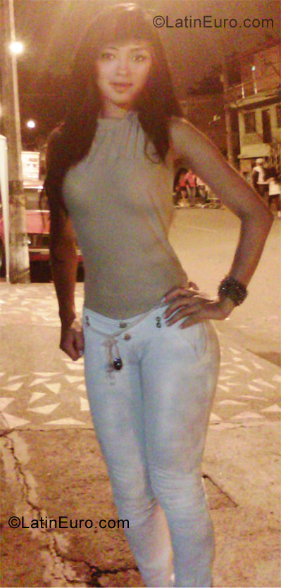 Date this athletic Colombia girl Natalia from Medellin CO9618