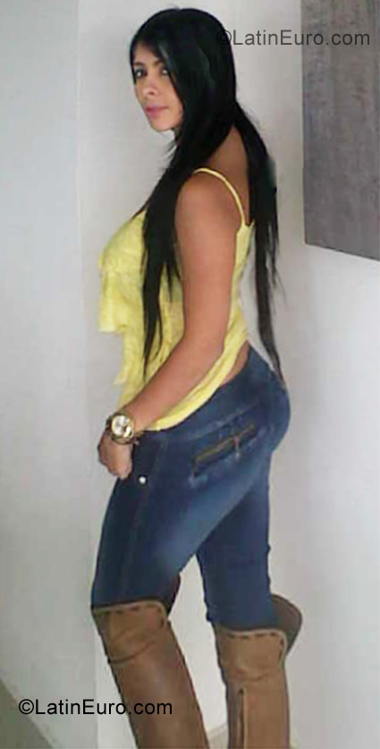 Date this hard body Colombia girl Luisa from Pereira CO9659
