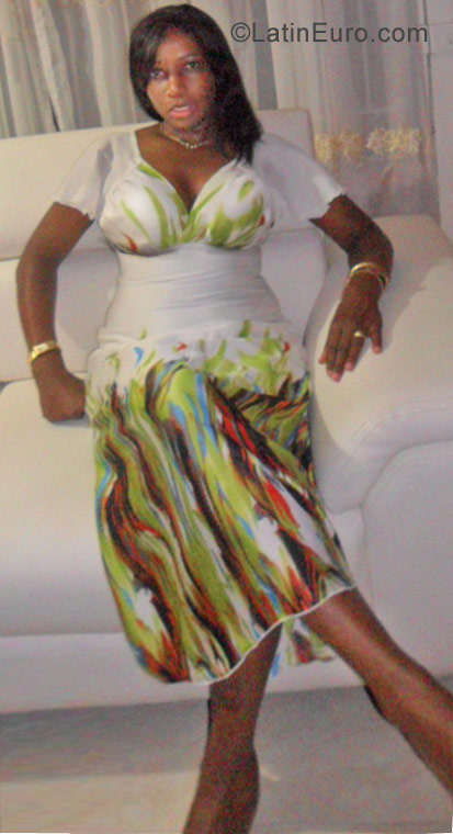 Date this exotic Colombia girl Nelly from Cali CO9681