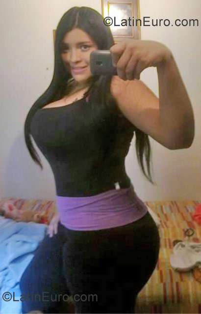 Date this foxy Colombia girl LORE_RUIZ from Medellin CO9706