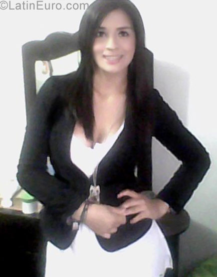 Date this happy Colombia girl Vanessa1990 from Bogota CO9711