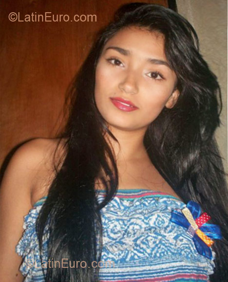 Date this hot Colombia girl Yeniifeer from Medellin CO10880