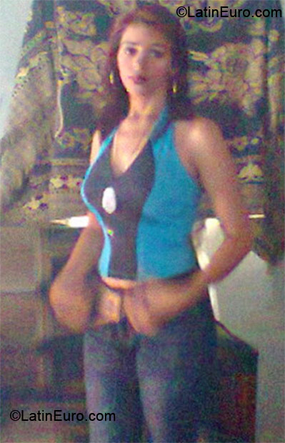 Date this beautiful El Salvador girl Yessenia from Sensunepeque SV39