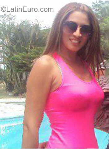 Date this beautiful Colombia girl Andrea from Cali CO9741