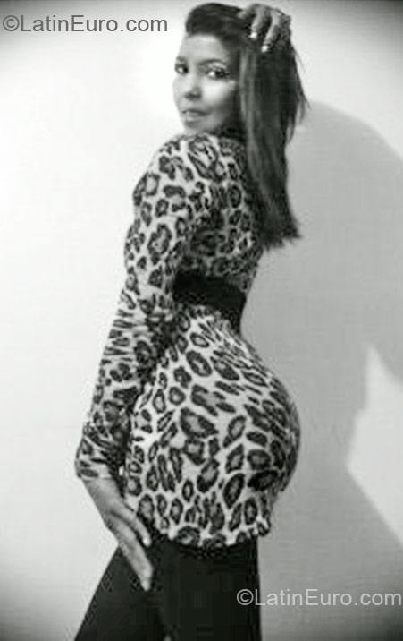 Date this delightful Colombia girl Yurly from Bogota CO9769