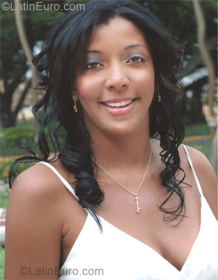 Date this cute Colombia girl Diana from Cali CO9747