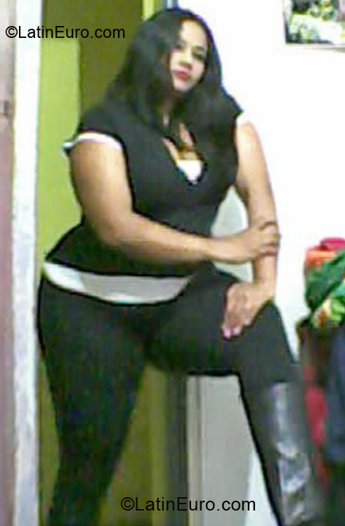Date this happy Colombia girl Alys from Medellin CO9754