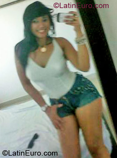 Date this young Colombia girl Paola from Barranquilla CO10873