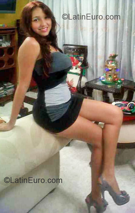 Date this good-looking Botswana girl Alguiso from Cali CO9764