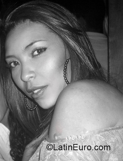 Date this delightful Colombia girl Martha from Santa Marta CO9777