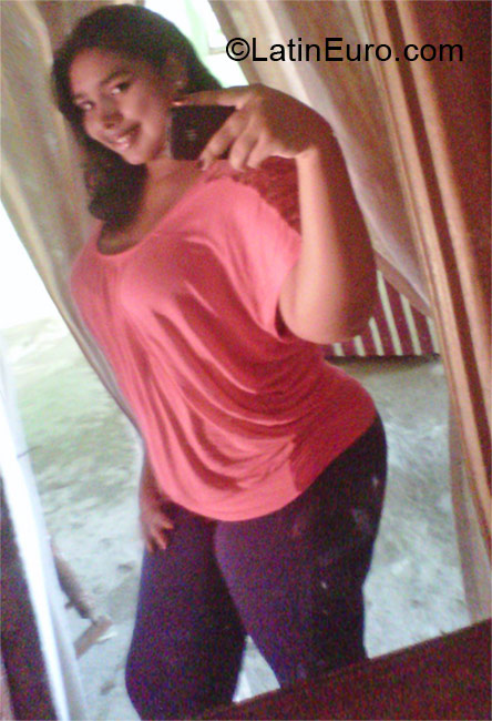 Date this stunning Dominican Republic girl Madelin from Montecristi DO10703