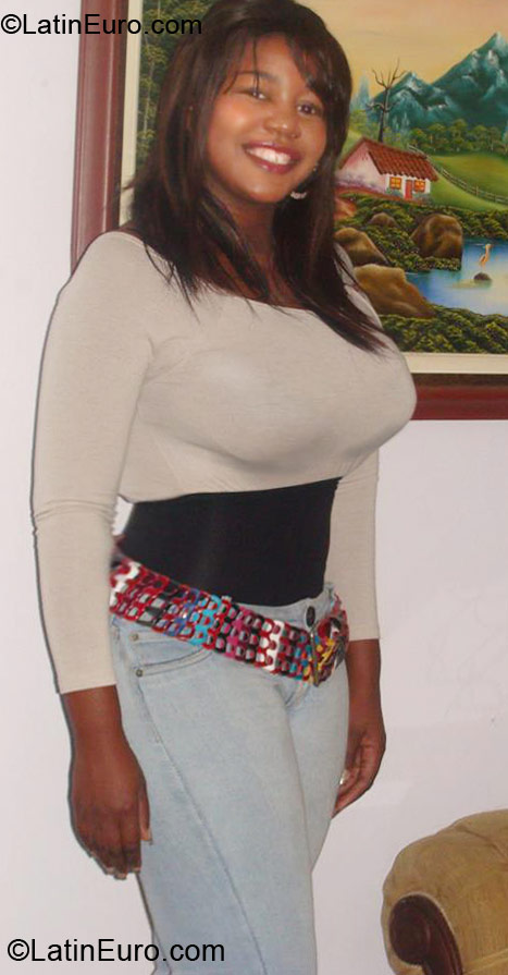 Date this foxy Colombia girl Victoria from Cali CO10153