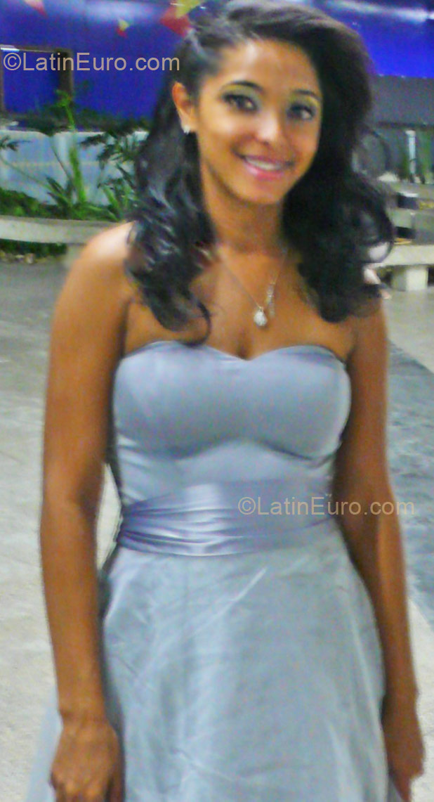 Date this voluptuous Brazil girl Renata from Recife BR6625