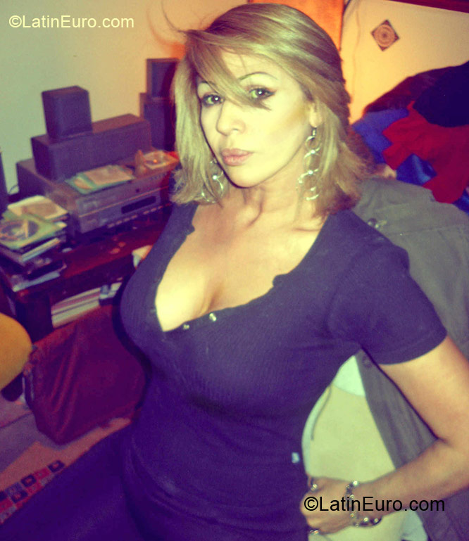 Date this gorgeous Colombia girl Rochy from Bogota CO9868