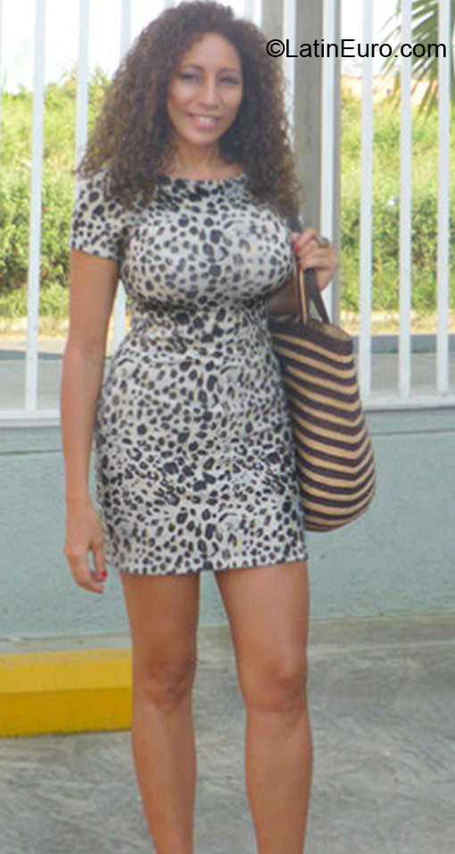 Date this lovely Colombia girl Cecilia from Bogota CO9914
